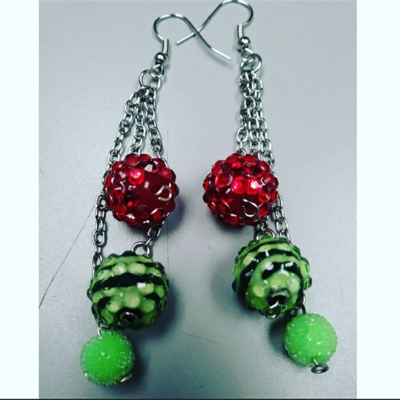 Christmas gift box with charm bracelet and earrings - Picture 6 of 6